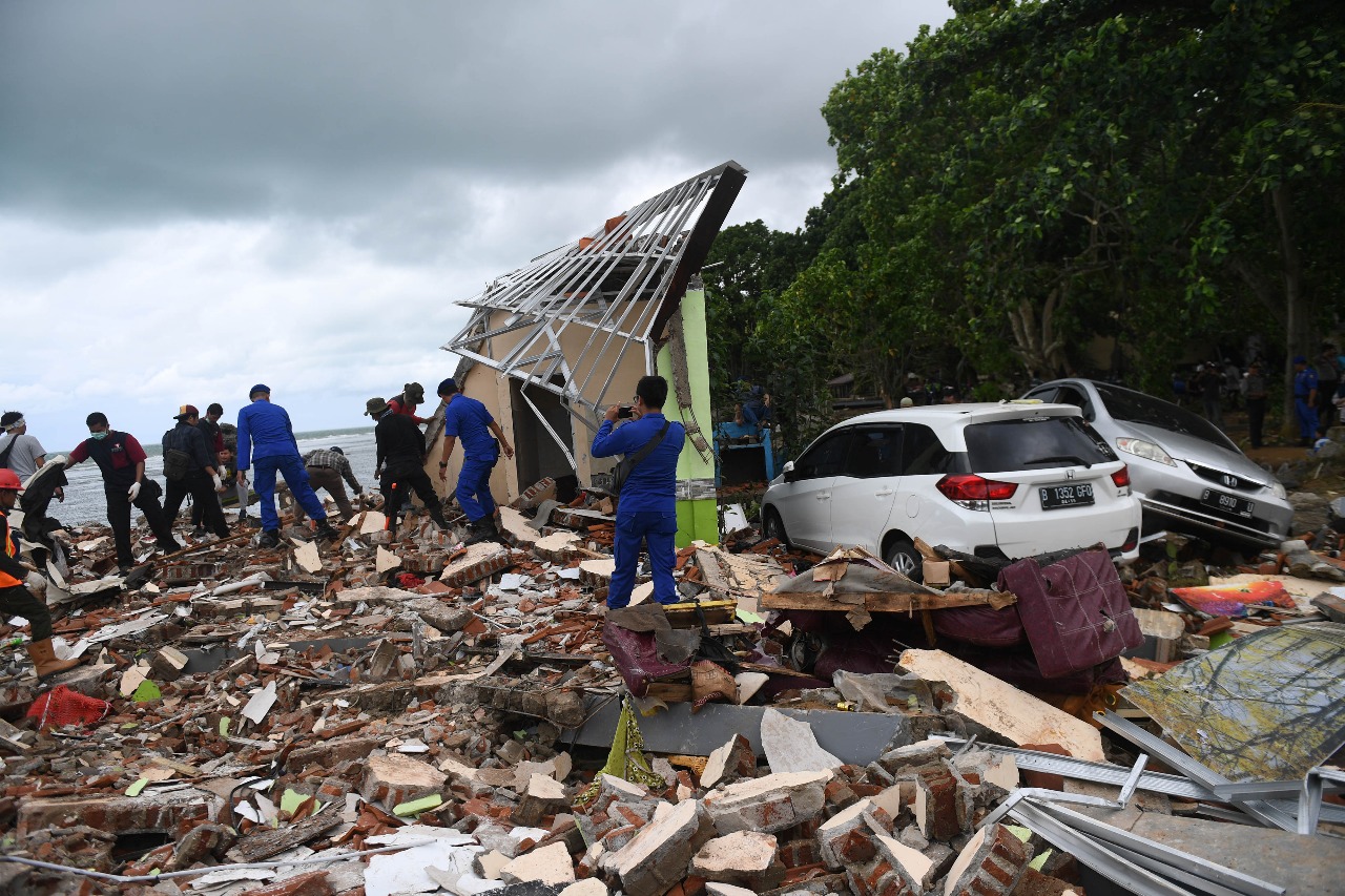 Setelah Tsunami Melanda Pantai Pantai Selat Sunda