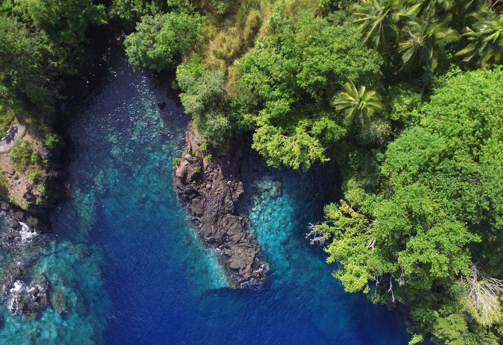 Indonesia.go.id - Pantai Temboko Lehi, Satu-satunya Pantai Berair Panas di  Indonesia