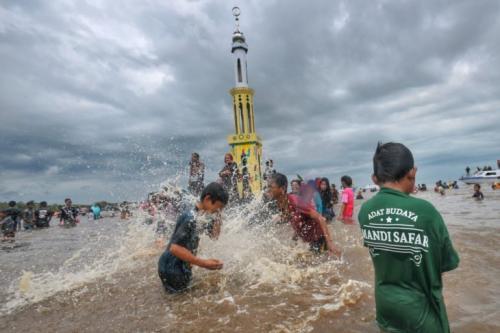 Festival Mandi Sapar Masyarakat Tanjung Jabung Timur