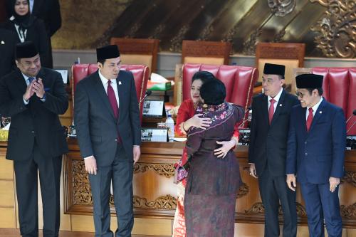 Figur Generasi Ketiga yang Fleksibel, Lincah, dan Moderat 