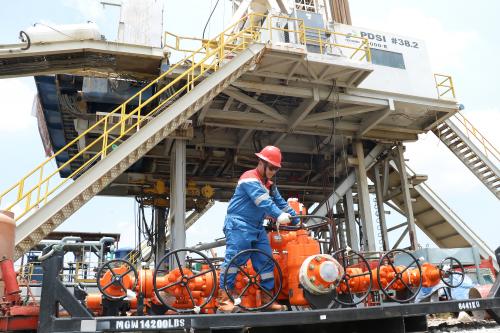 Menekan Impor dan Menaikkan Jumlah Produksi Minyak