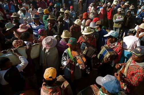 Kepercayaan di Famadihana, Meyakini Sakralnya Ritual Menari Bersama Orang Mati