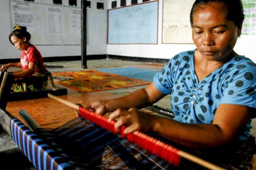 Tenun Sesek, Syarat Menikah Perempuan Sasak