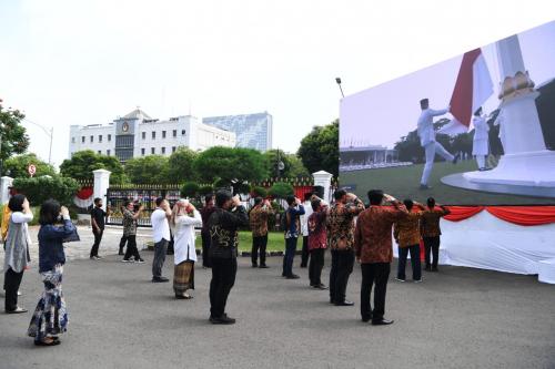 Ruang Syahdu di Halaman Istana