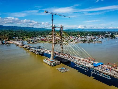 Bahtera Mas di Atas Teluk Kendari