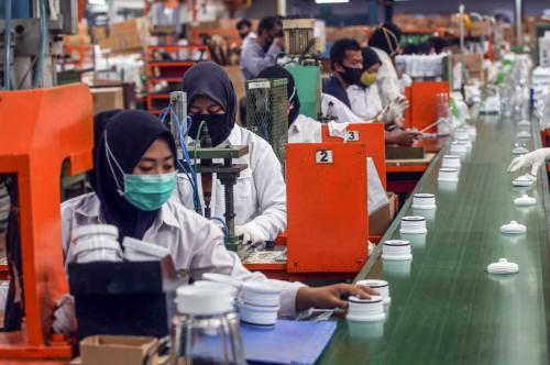 Agar Roda Manufaktur Bergulir Lebih Cepat