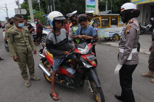 Kerja Keras Turunkan Kurva Covid-19