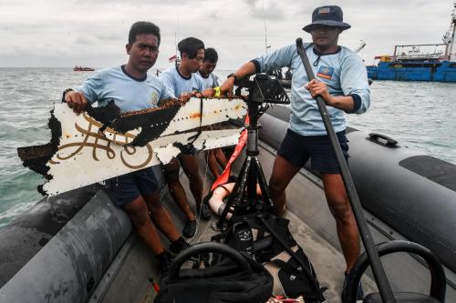 Rekaman Suara Pilot Terus Dicari