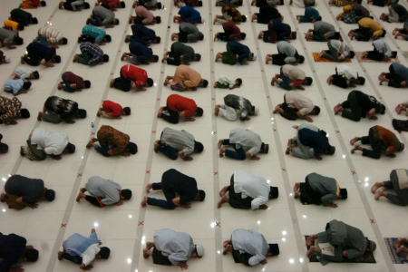 Utamakan Keselamatan Umat, Ritual Agama dengan Prokes Ketat