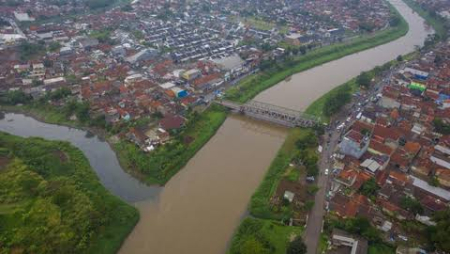 Menggiring Air Limpasan Sungai Citarum ke Kolam Retensi