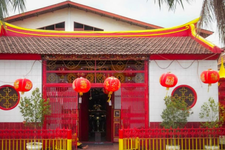 Kelenteng Bersejarah di Pulau Seribu Masjid