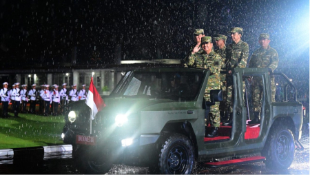 Presiden Prabowo Pimpin Parade Senja dan Penurunan Sang Merah Putih di Akmil Magelang