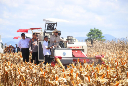 Presiden Prabowo Pimpin Panen Raya Jagung Kuartal II dari Kalbar
