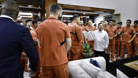 Presiden Prabowo Sambut Timnas Indonesia dengan Hangat di Kertanegara