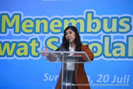 Menkomdigi Minta Media Sampaikan Informasi Akurat tentang Sekolah Rakyat