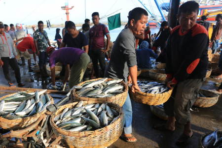 Menakar Rezeki dari Sektor Laut