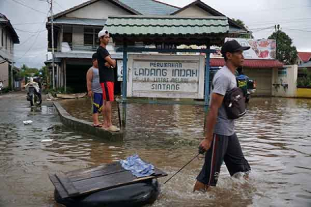 Mengurai Genangan Panjang di Sintang