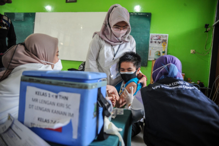 Harga Berapa saja, yang Penting Vaksin Tersedia