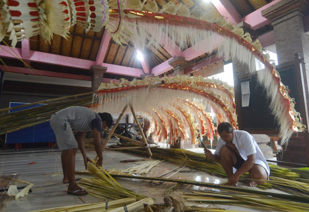 Penjor Pelengkap Kebahagiaan Masyarakat Dewata