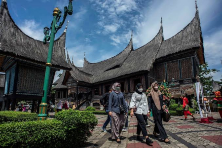 Keliling Indonesia Sehari di TMII