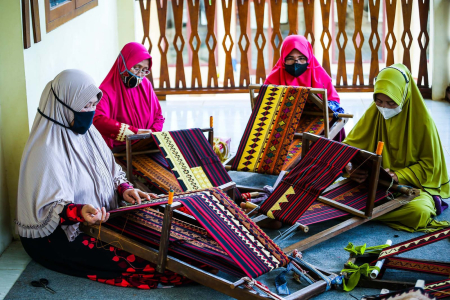 Tapis Lampung Saksi Penobatan Raja Inggris