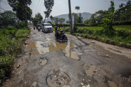 Melaporkan Kerusakan Jalan Bisa lewat Aplikasi