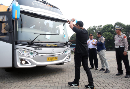 Cara Memeriksa Kelaikan Bus Pariwisata 