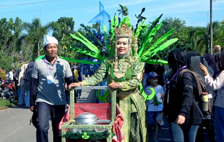 Tenun Sambas, dari Warisan Budaya ke Panggung Karnaval Internasional