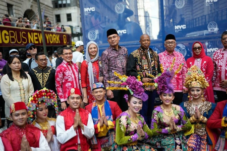 Sejarah Baru! Bendera Indonesia Berkibar di Wall Street, Wali Kota New York Berikan Penghormatan