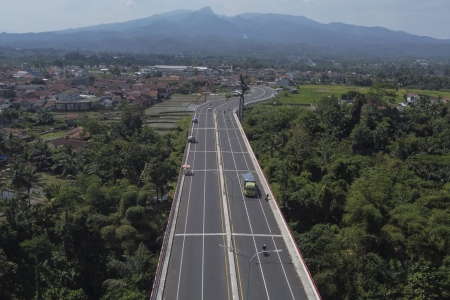 10 Tahun Pembangunan Infrastruktur: Menghubungkan Nusantara, Menggerakkan Ekonomi