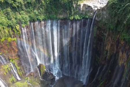 Keajaiban Alam Grojokan Sewu, Lumajang: Destinasi Wisata yang Memesona 