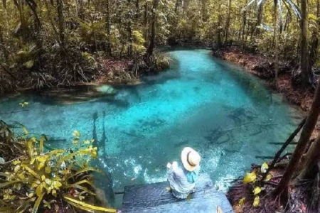 Kilau Kali Biru Genyem di Lembah Grime Nawa