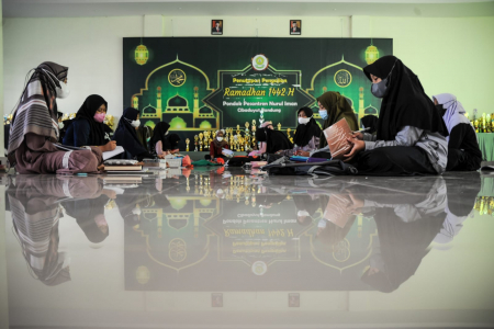 Prokes Ketat, Syarat Kembali ke Madrasah dan Pesantren 