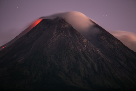 Siaga Merapi karena Kubah Lava makin Tinggi