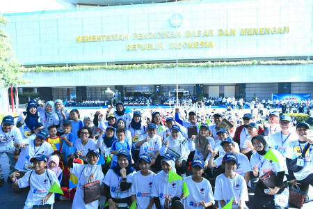 Jalan Sehat Hardiknas 2025: Tingkatkan Semangat Kolaborasi Dunia Pendidikan Indonesia