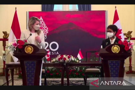 Menlu Kanada Apresiasi Peran Menlu RI dalam Penyelesaian Konflik Kawasan