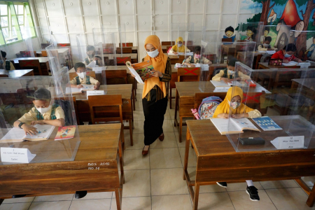 Kembali ke Sekolah di Daerah Status PPKM Level 1-3 