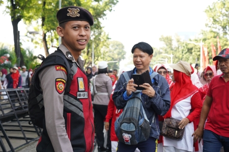 Polisi Humanis di Tengah Lautan Massa Peringatan HUT ke-80 RI