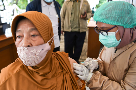 Vaksinasi dan Ramadan dalam Fatwa 
