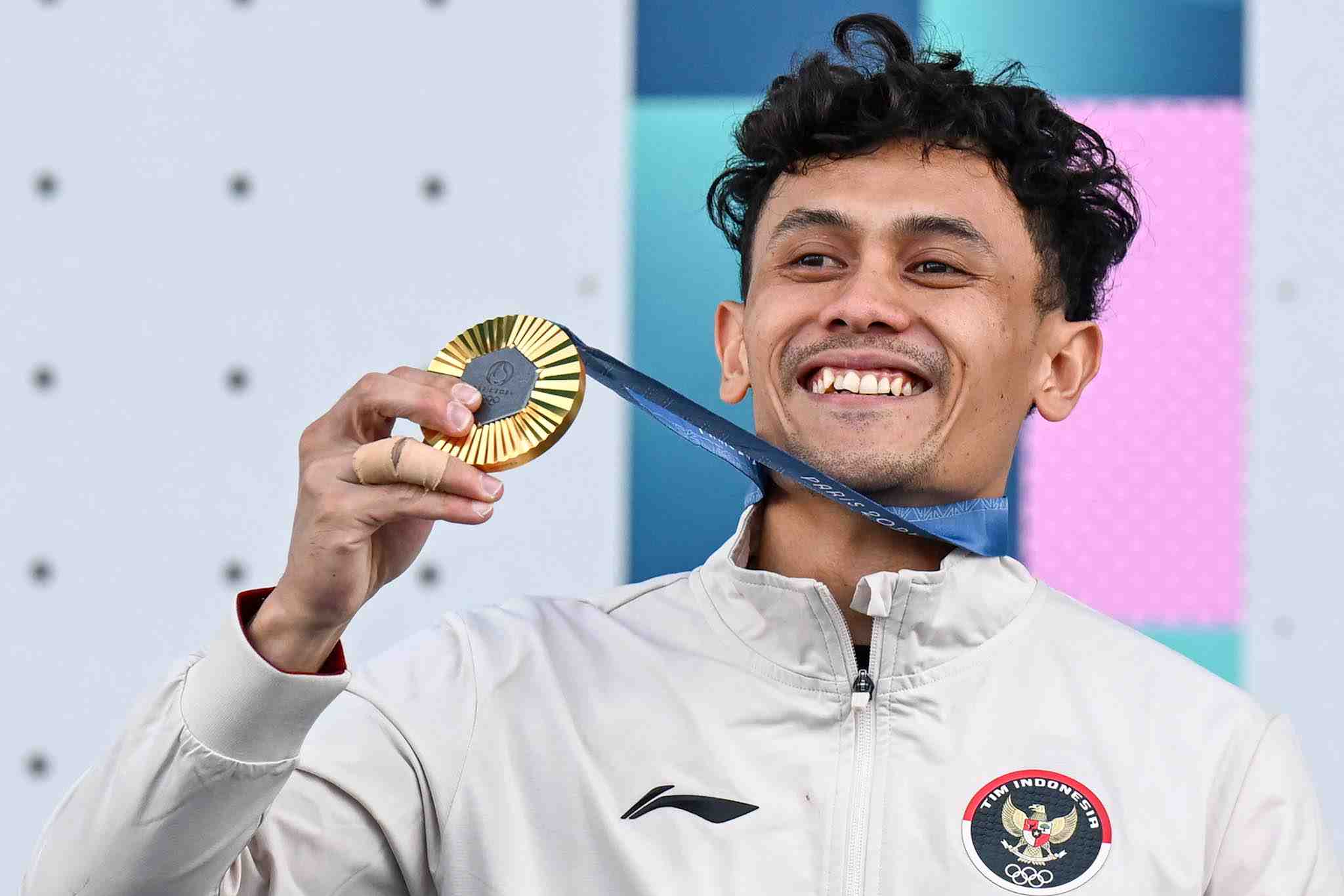 Veddriq Leonardo Persembahkan Emas Untuk Indonesia