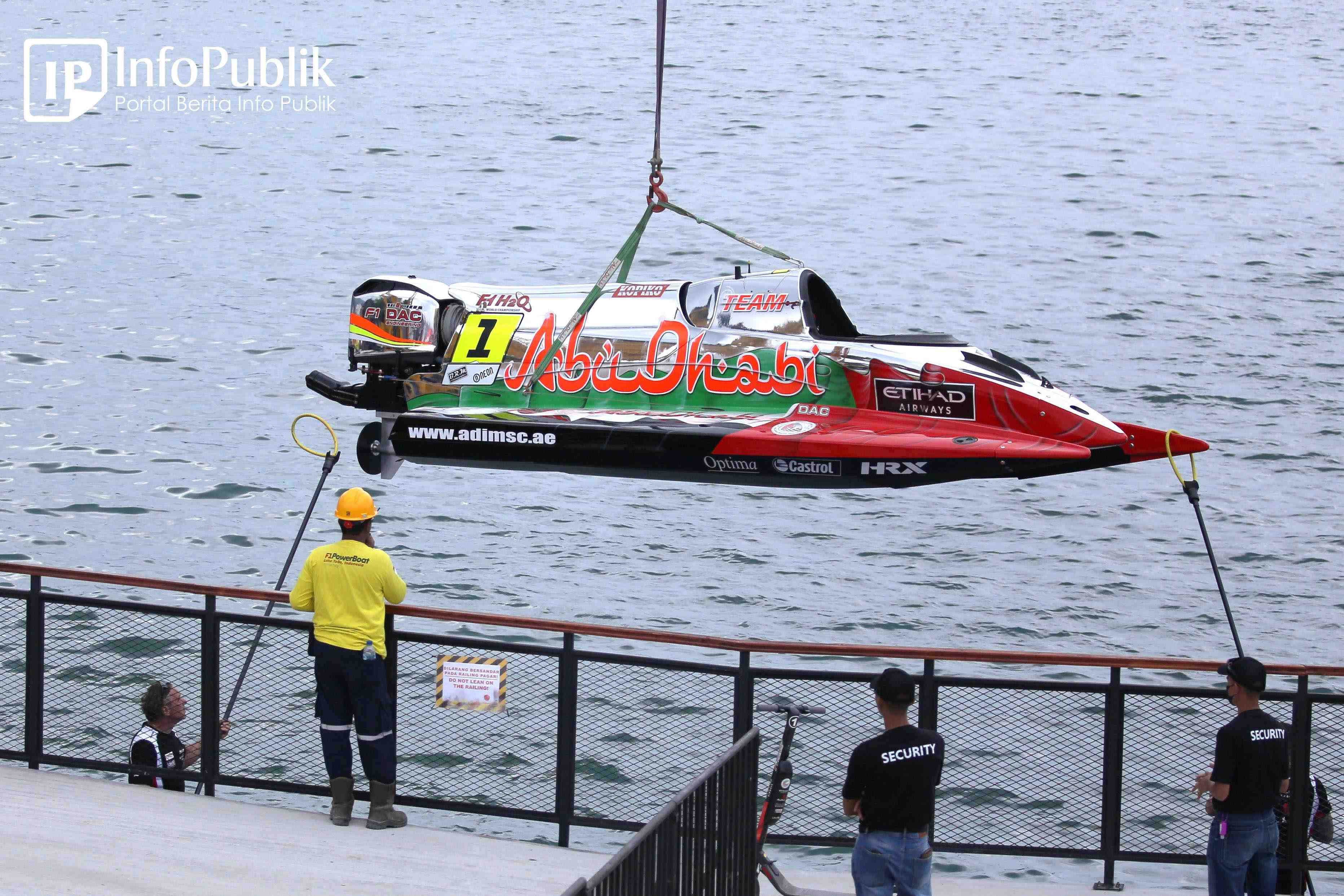 Kesibukan di Arena F1 Powerboat