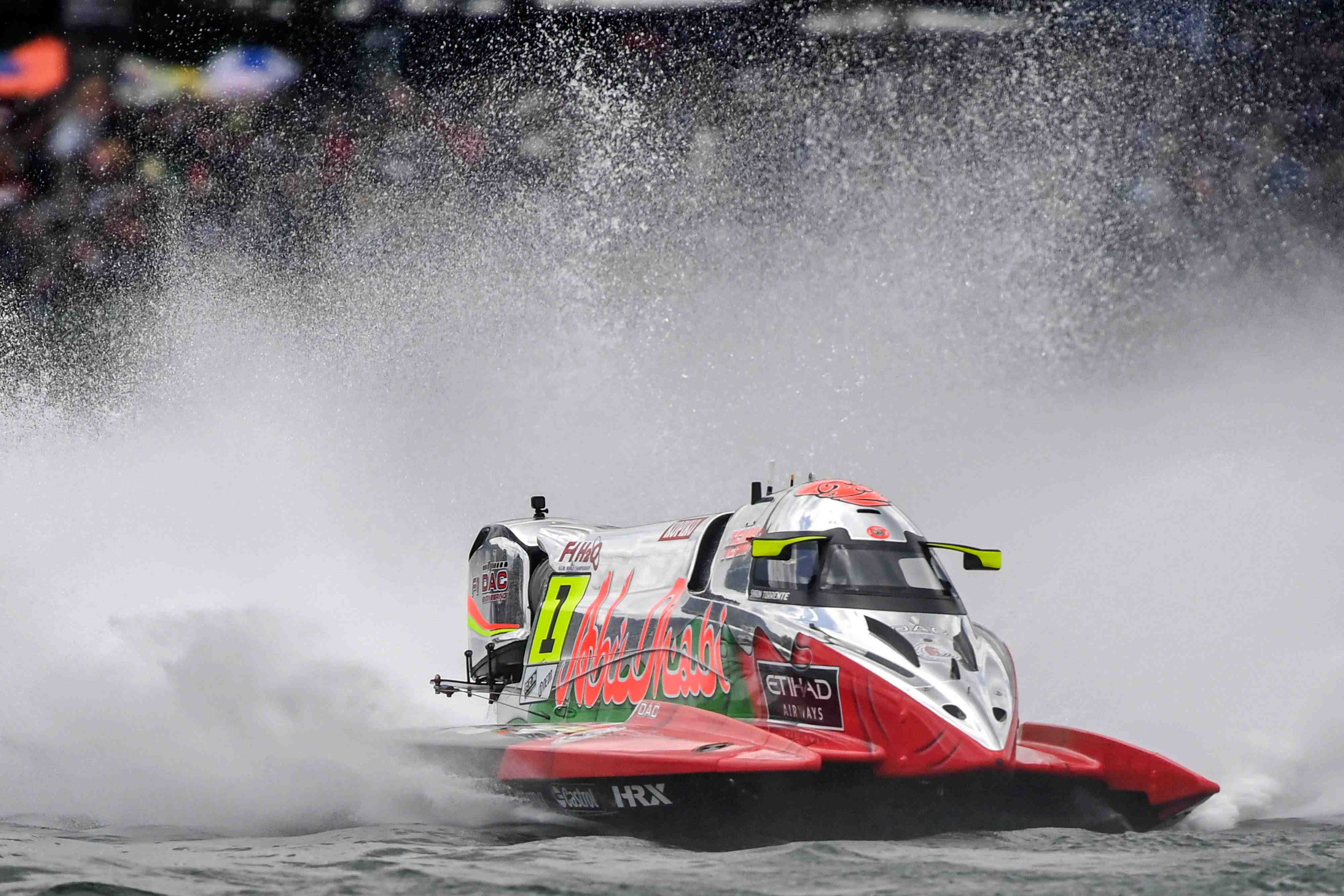 Adu Cepat F1 Powerboat di Danau Toba  Berlangsung Seru