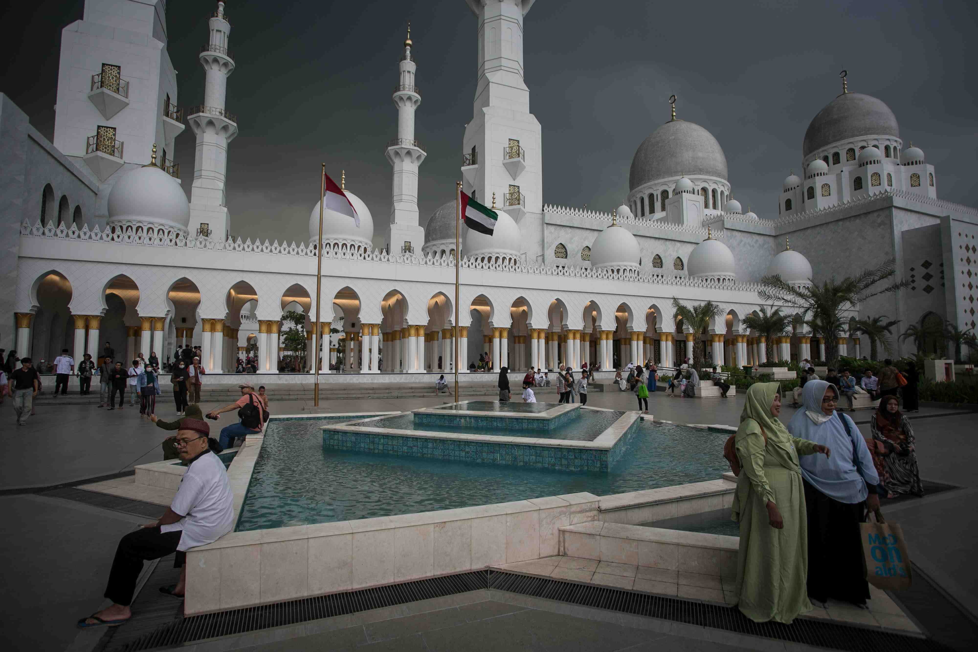 Dua Masjid Megah Penghias Ramadan 1444 H