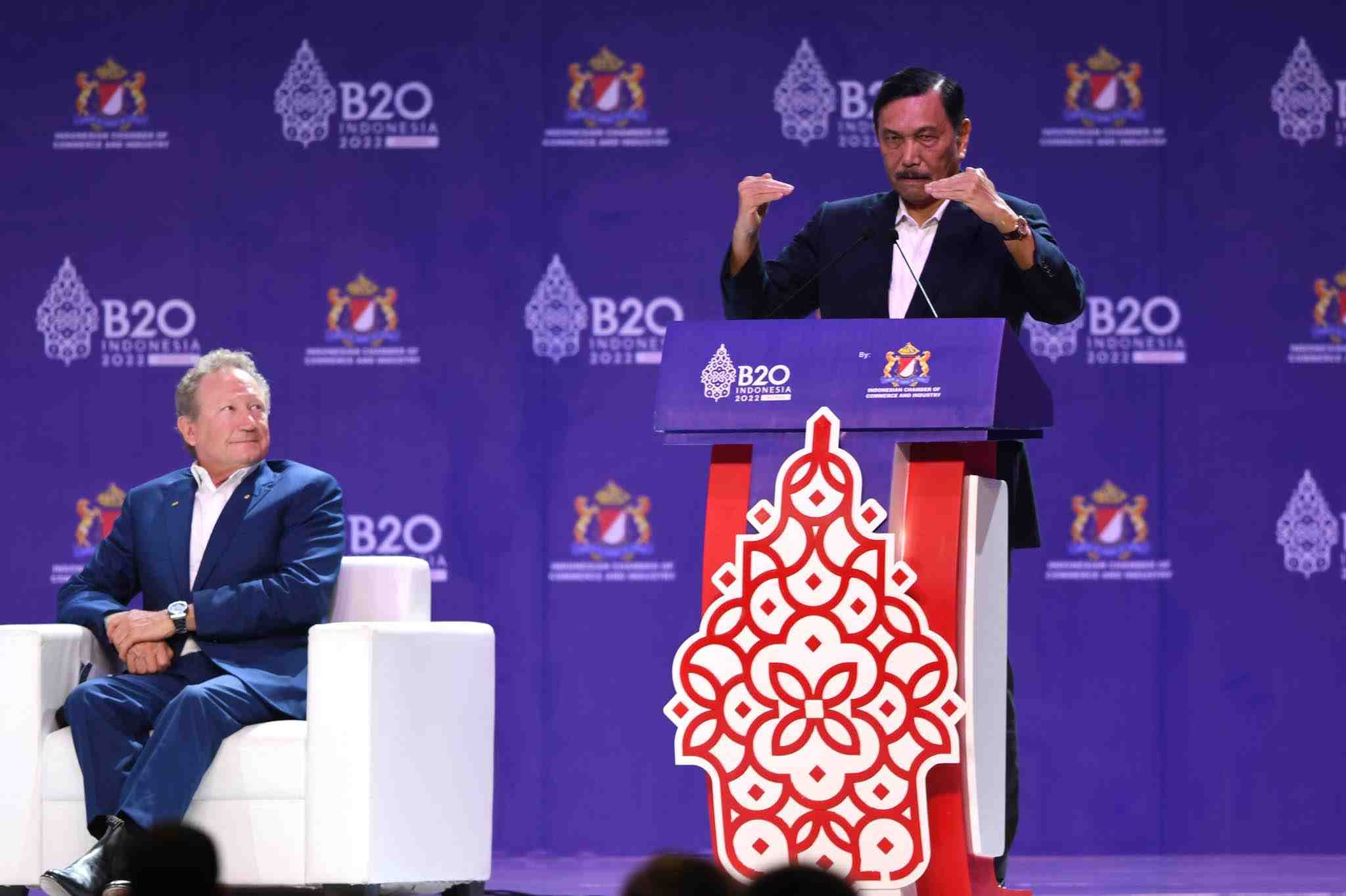 DISKUSI PANEL PERTAMA B20 SUMMIT INDONESIA, DISKUSI PANEL PERTAMA B20 SUMMIT INDONESIA