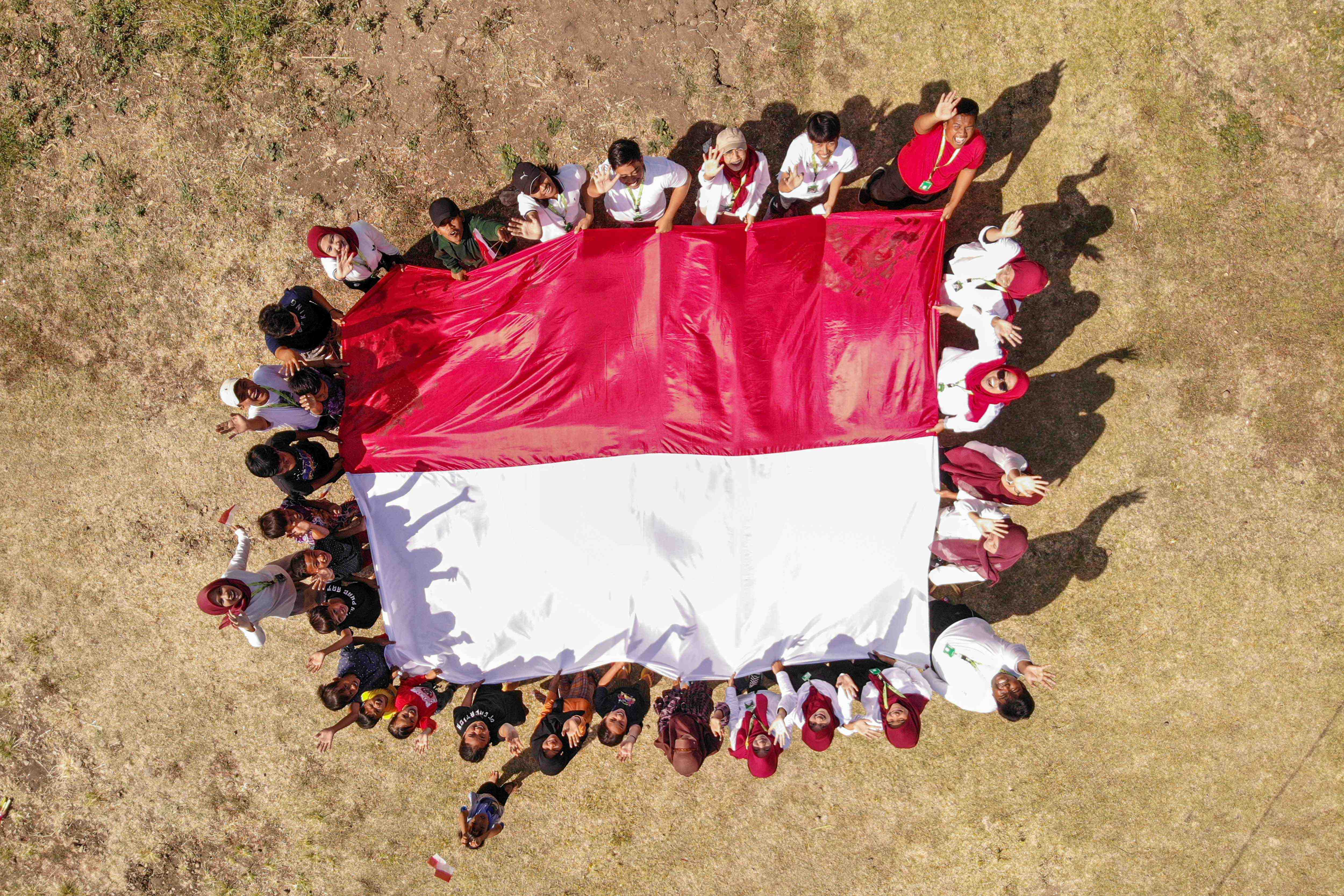 Kibar Merah Putih Sambut Hari Kemerdekaan