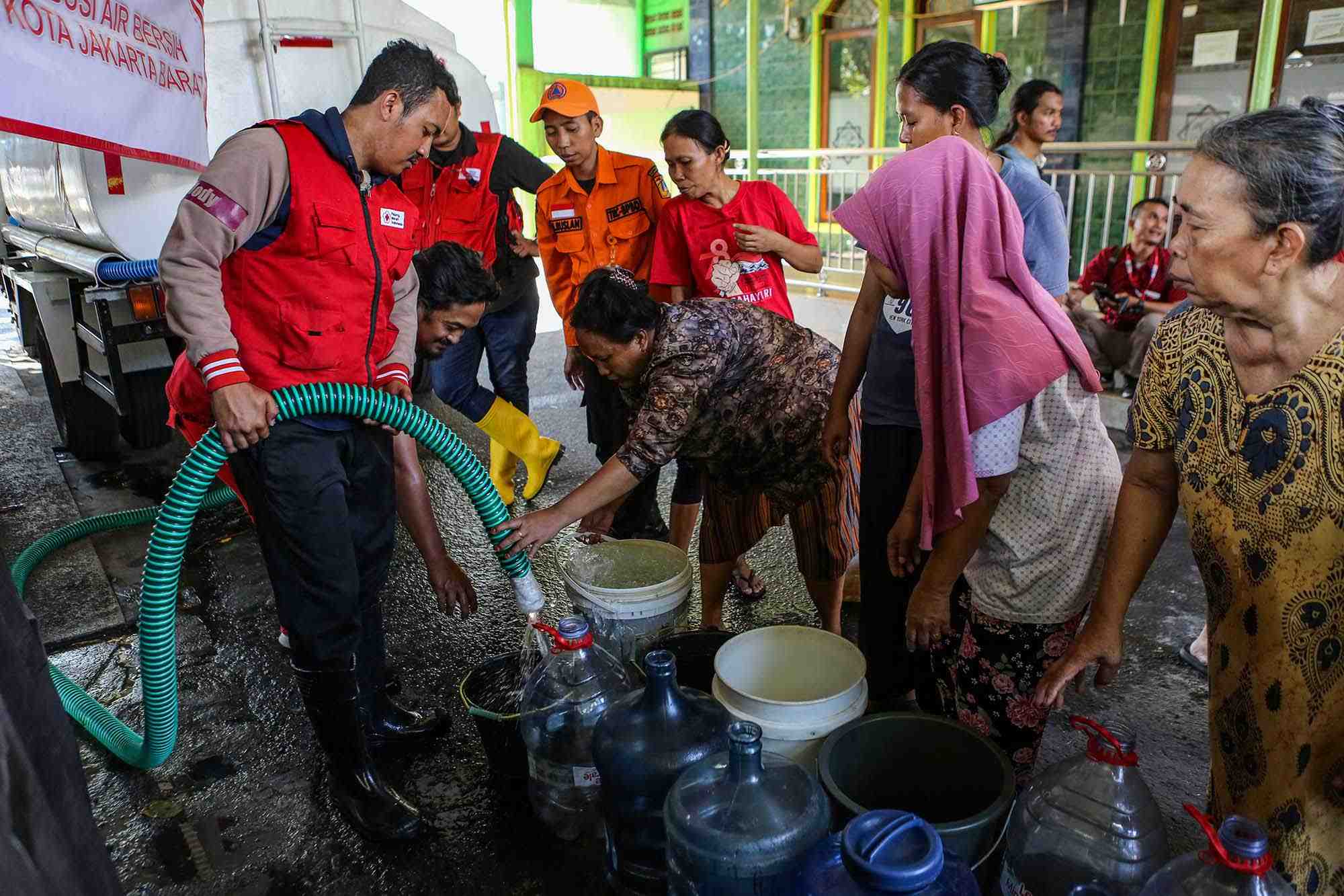 Hadapi Kekeringan Suplai Air Bersih Dilakukan 