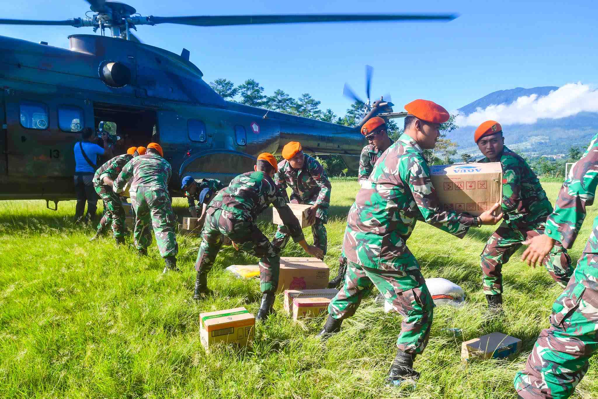 TNI Jangkau Kawasan Sulit Terdampak Gempa 