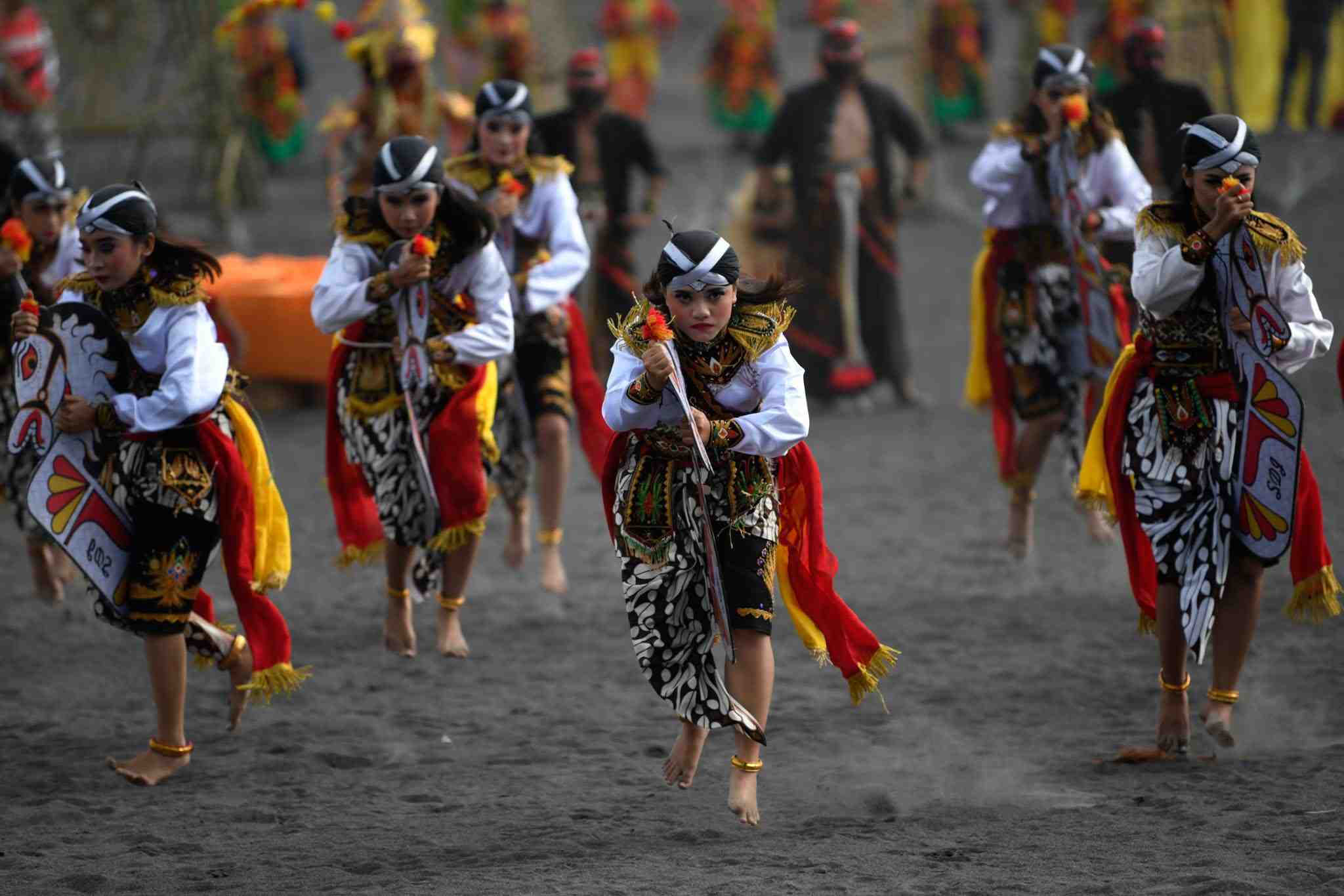 Reog Ponorogo di Lautan Pasir Tengger