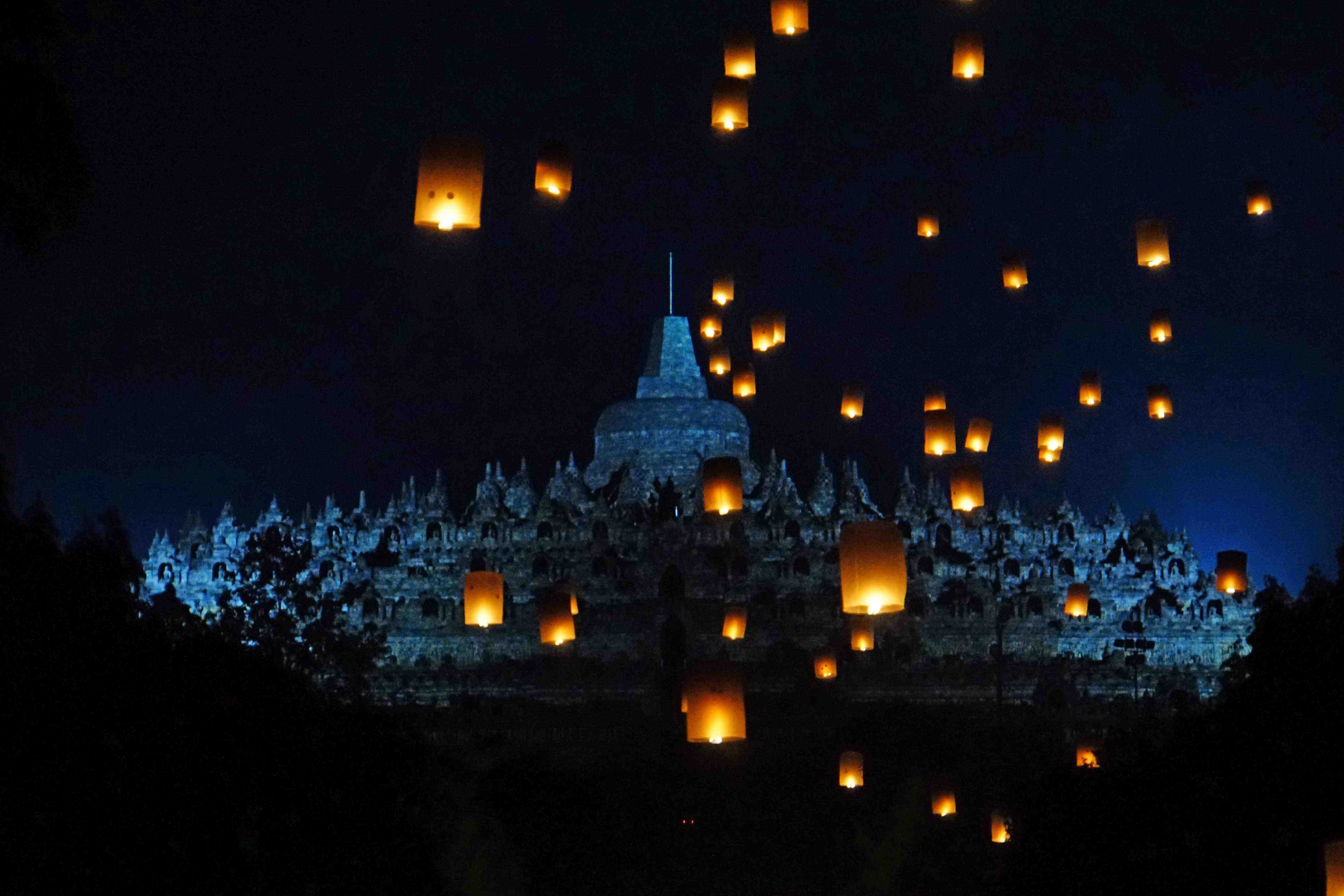 Festival Lampion Waisak 2023 di Borobudur
