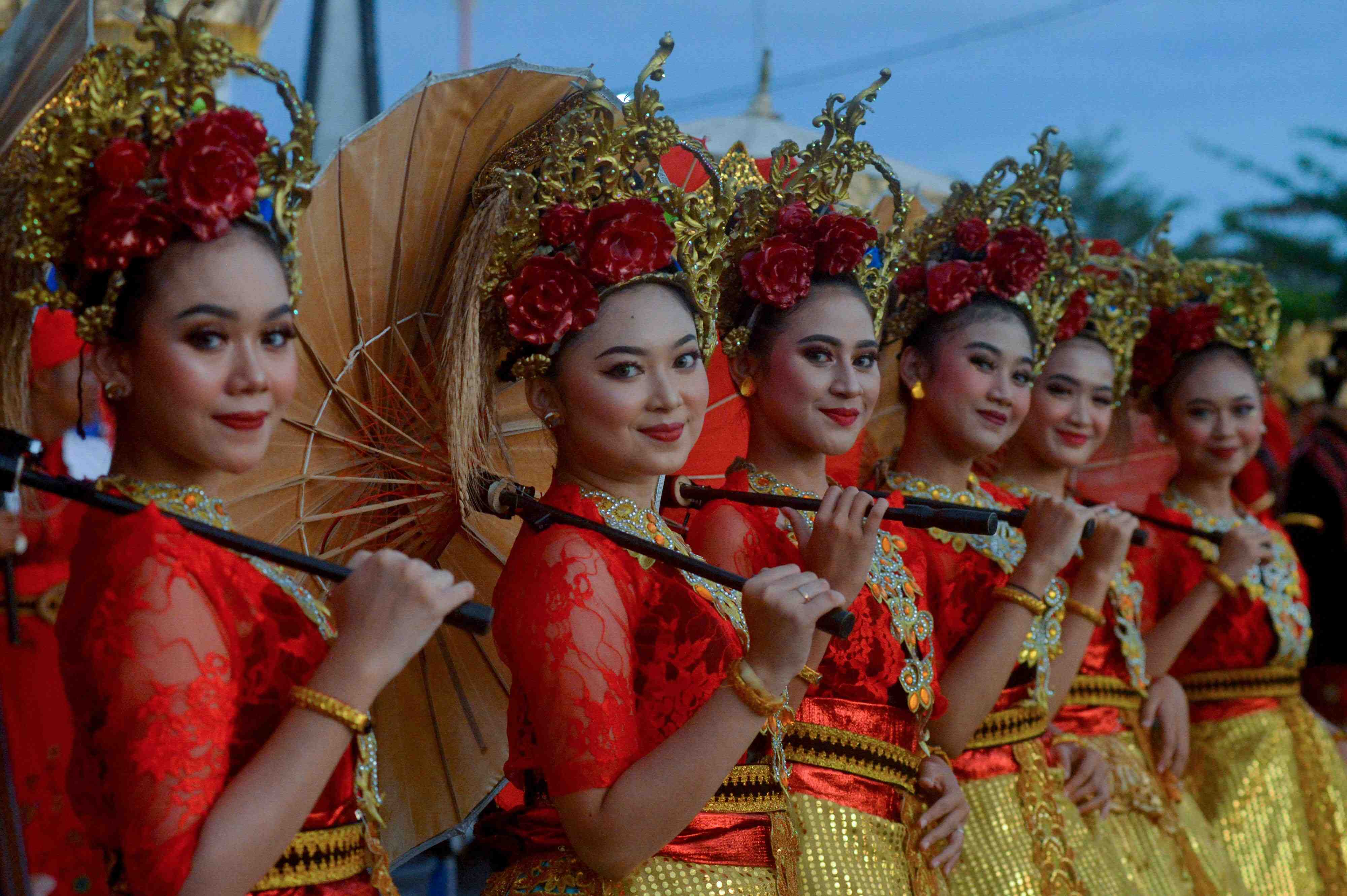 Keragaman Indonesia dalam Pawai Budaya di Padang